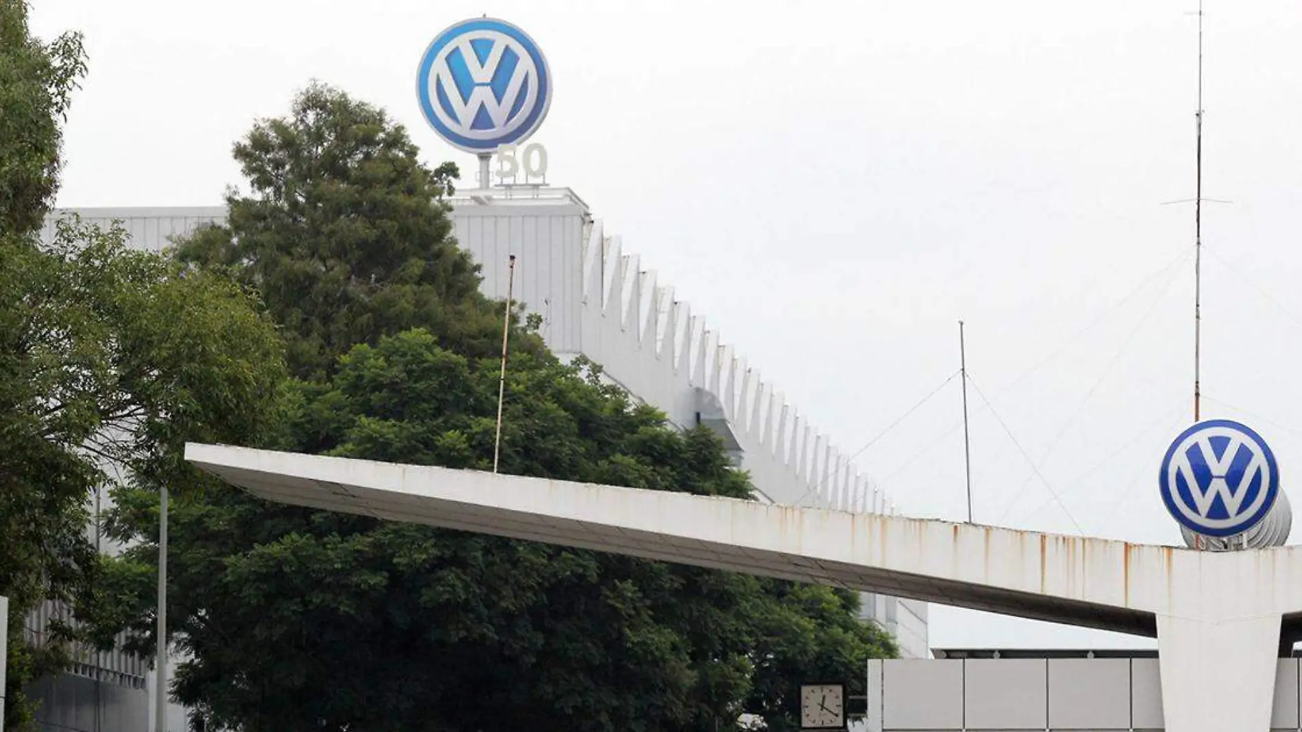 La empresa Volkswagen de México negó utilizar cañones antigranizo para modificar el ciclo natural de las lluvias